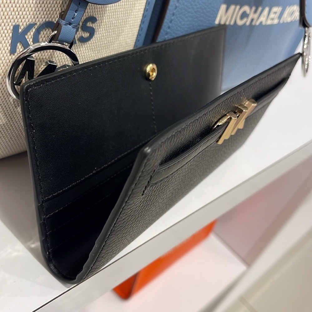 Michael Kors Reed Large Bifold Pebbled Leather Snap Wallet Card Case
Black
NWT - Picture 11 of 16